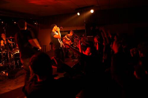 Concert de Nico avec son groupe avec le public